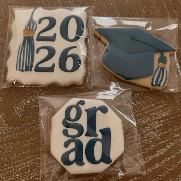 Bagged graduation cookies with tassels, caps and 2026