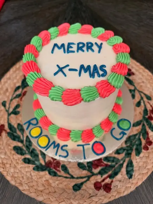 Corporate Christmas cake iced "Merry X-Mas, Rooms To Go" with a red and green border